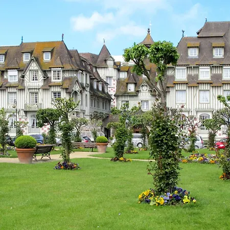 Apartment Le Carrousel Des Sports-2 By Interhome Deauville